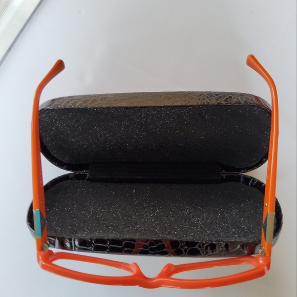 Prada eyeglasses, VPR 10NV, Deep Havana color, no lenses, READ - Picture 6 of 10